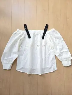 doll up oops オフショルブラウスのサムネイル
