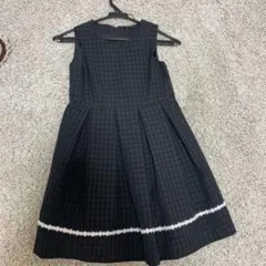 黒とチェック柄のノースリーブワンピース