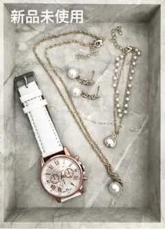 【新品未使用】４点セット　女性用腕時計　ブレスレット　ピアス　ネックレス
