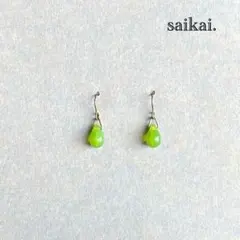 [1108]チェコガラスドロップの一粒ピアス グリーン 黄緑 ハンドメイド