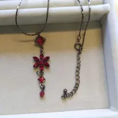 エレガントな赤い花モチーフネックレス ヴィンテージ