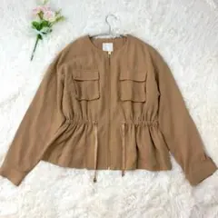 美品AGbyaquagirlキャメルノーカラーペプラムマウンテンパーカーSのサムネイル
