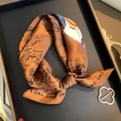 ブラウン クマイラスト バンダナ・スカーフ シルク100% 絹　約53cm正方形