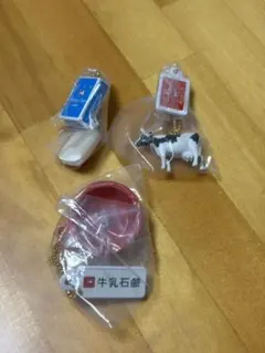 牛乳石鹸　ミニチュアチャーム　3種セットのサムネイル