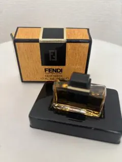 新品未開封　FENDI PARFUMS FENDI オードトワレ ミニ香水のサムネイル