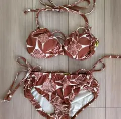 エスニック柄　ビキニ　セレクトショップ　おしゃれ　on the beach