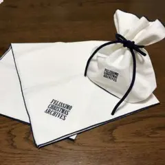 フェリシモ　クリスマス　アーカイブス　ナフキン&ポーチ（巾着）　白　綿　刺繍