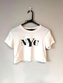 Dazy NYC ロゴ入り 半袖クロップドTシャツ ホワイト Sサイズ
