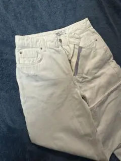 ZARA ホワイトデニムパンツ