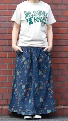【新品タグ付き】　ライムインク　ボタニカル柄サスペンダー付きスカート　花柄のサムネイル
