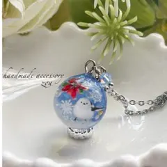 シマエナガとポインセチアのレジンネックレス