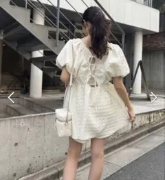 パフスリーブ　バックオープンリボン　チュニック　ブラウス　ホワイト