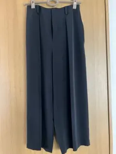 UNIQLOブラック タック入りワイドパンツLサイズ