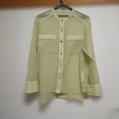 お値下げ！美品　ヘレンチア　シースルーボタン付きシャツ 長袖のサムネイル