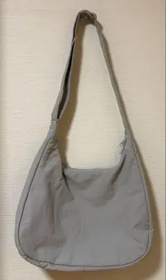 GU ソフトナイロンラウンドショルダーバッグ グレー
