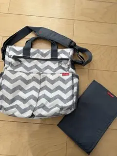 SKIP HOP マザーズバッグ オムツ替えマット付き