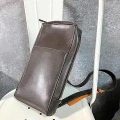 Paul Smith　ボディバッグ　カーキ　ロゴ　シック　マチあり