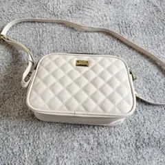 ホワイト ショルダーバッグ　ノーブランド