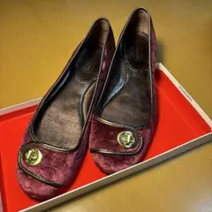 COACH バーガンディ フラットシューズ 金ボタン付き