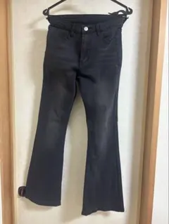 ブラック　フレアデニムパンツ