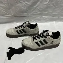新品 アディダスadidas フォーラム・ロー CL 25cm 白黒