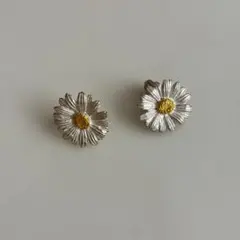 花形デザイン シルバーイヤリング