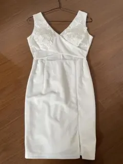 p*セ様 ホワイト Vネック刺繍ドレス
