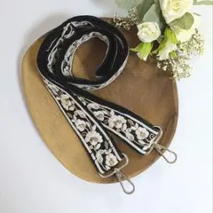 スマホショルダー　インド刺繍リボン　ブラック