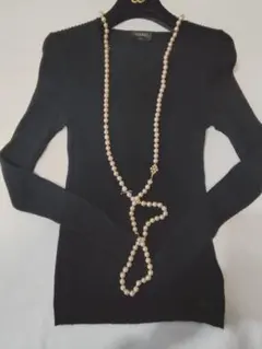 予約品です。２点まとめ・CHANEL・ブラックＶセーター