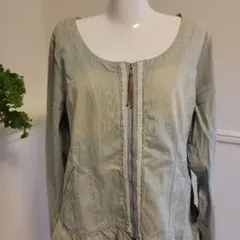 ダメージ 仕様のノーカラージャケットレース付き