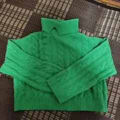 GU　パフィータッチクロップドタートルネックセーター　グリーン