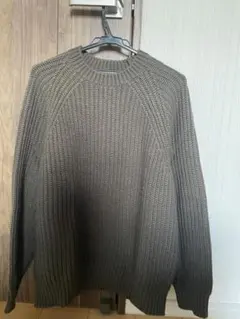 オリーブグリーン ニットセーター