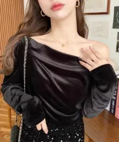 moment+ ワンショルドレープシャイニーベロアプルオーバー