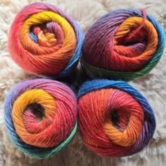 ウール100%　毛糸4玉　虹色グラデーション
