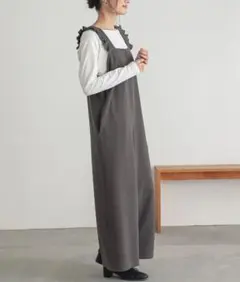 フリル付きグレーサロペット