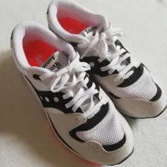 美品　Saucony スニーカー ホワイト/ブラック/オレンジ　サッカニー