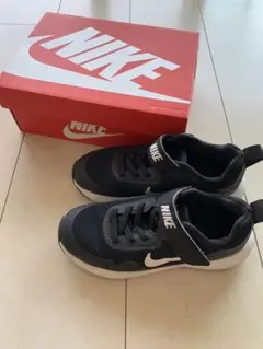 ③ナイキ スニーカー18cm