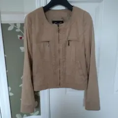 ベージュ ノーカラージャケット スエード風