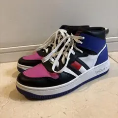 希少✨トミーヒルフィガー MID CUT BASKET SNEAKERのサムネイル