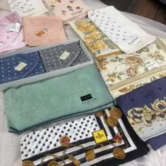 【お値下げ】ブランドハンカチ まとめ売り 12枚 新品 FENDIなどのサムネイル