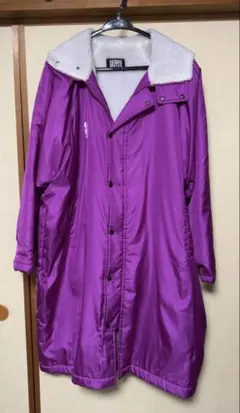 ヒ*ゲ様 紫色フード付き　ロングベンチコート