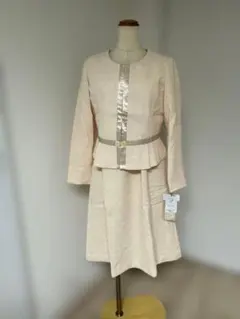 135新品ノーカラーサテン使いJKエレガントOPスーツ9号入学式フォーマル