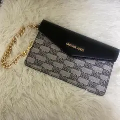 【美品】マイケルコース モノグラム 黒 ゴールド金具クラッチバッグ