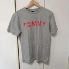 TOMMY Mサイズ グレー コカコーラとのコラボTシャツのサムネイル