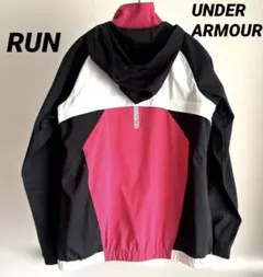 Under Armour RUNフード付きウィンドブレーカー