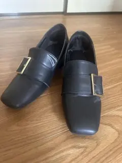 バックル付きブラックローファー