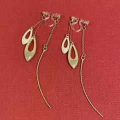 ノンホールピアス 揺れるイヤリング 白 ベージュ ゴールド ビジュー付き