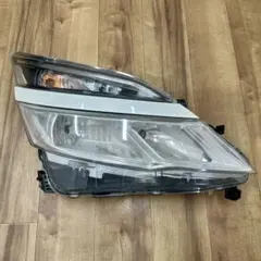 セレナ C27 GFC27 HFC27 LED 純正 前期 ヘッドライト 右のサムネイル
