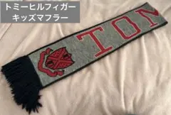 トミーヒルフィガー キッズマフラー グレーと赤の刺繍マフラー