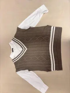 Vネックケーブルニット